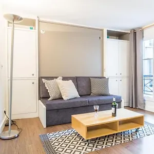 guestready-designer-studio-for-2-close-to-louvre-museum.fr-paris.fr/